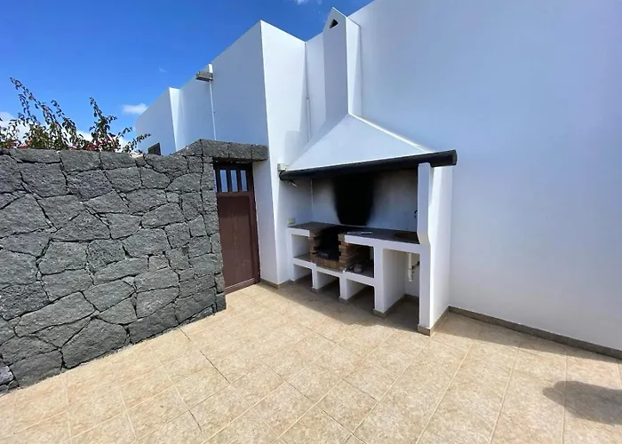 Villa Alberto Private Heated Pool, Jacuzzi, Sea Views Playa Blanca