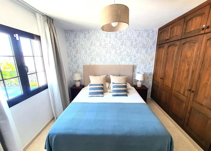 Villa Alberto Private Heated Pool, Jacuzzi, Sea Views *