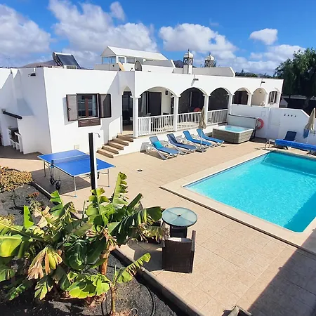 Alberto Private Heated Pool, Jacuzzi, Sea Views Playa Blanca (Lanzarote)