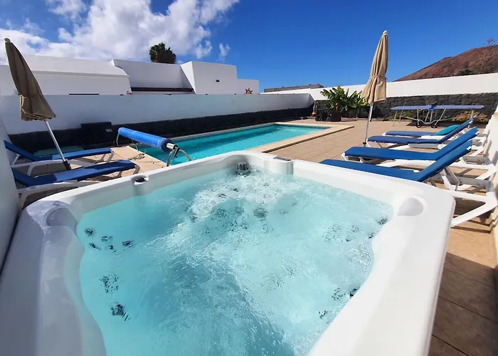 Alberto Private Heated Pool, Jacuzzi, Sea Views ヴィラ プラヤ・ブランカ