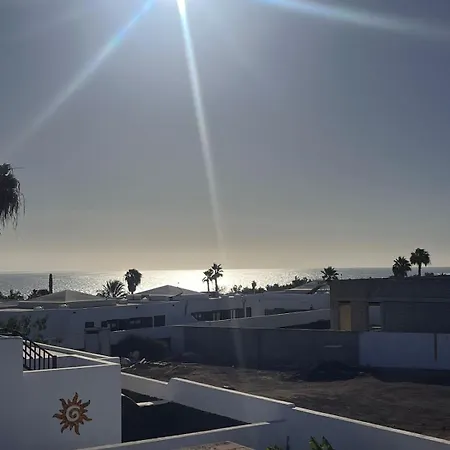 Alberto Private Heated Pool, Jacuzzi, Sea Views Playa Blanca (Lanzarote)