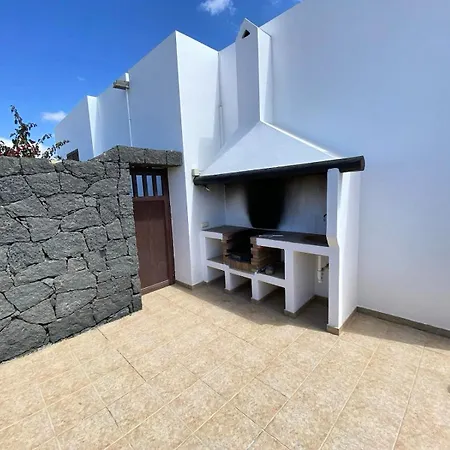 Villa Alberto Private Heated Pool, Jacuzzi, Sea Views Playa Blanca (Lanzarote)