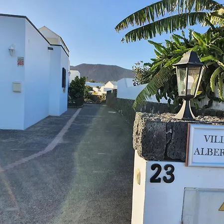 Villa Alberto Private Heated Pool, Jacuzzi, Sea Views *